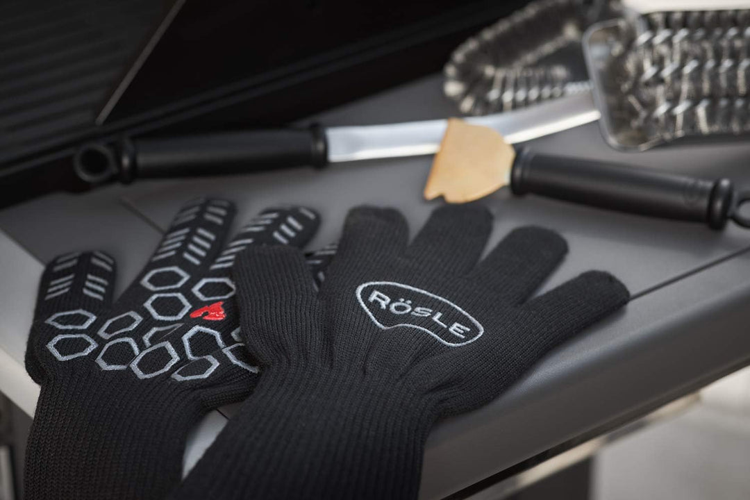 RÖSLE Premium-Grillhandschuhe, Hochwertige Handschuhe zum Schutz vor Verbrennungen & Ablagematte Sil