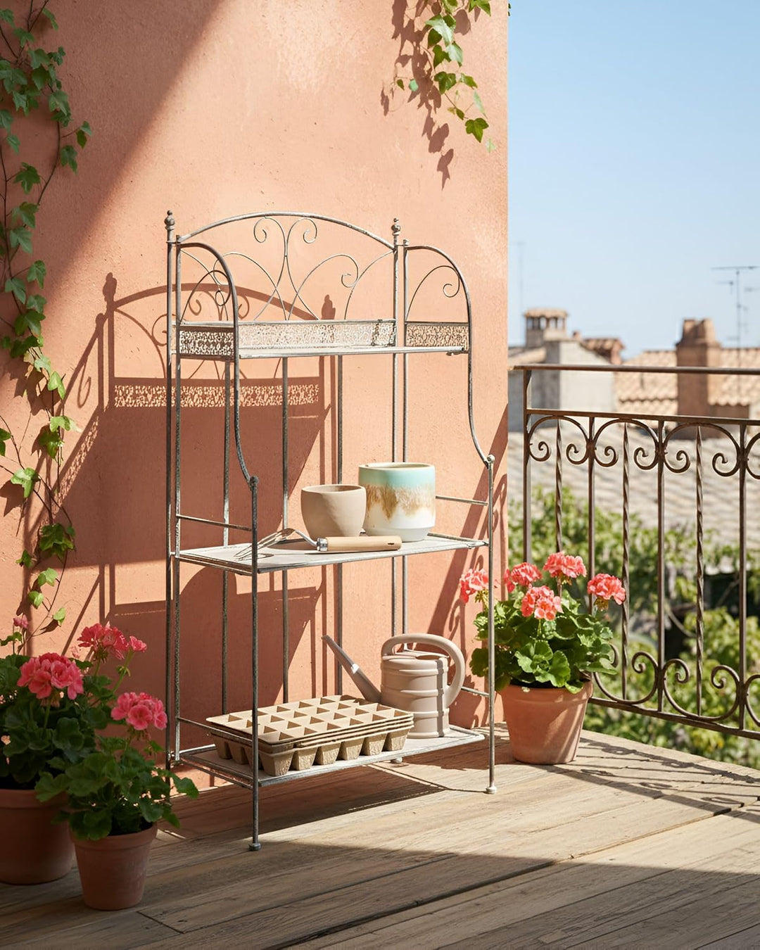 Beliani Gartenregal aus Metall Freistehende Regale für den Innenbereich Badezimmer Regale Grau Villa