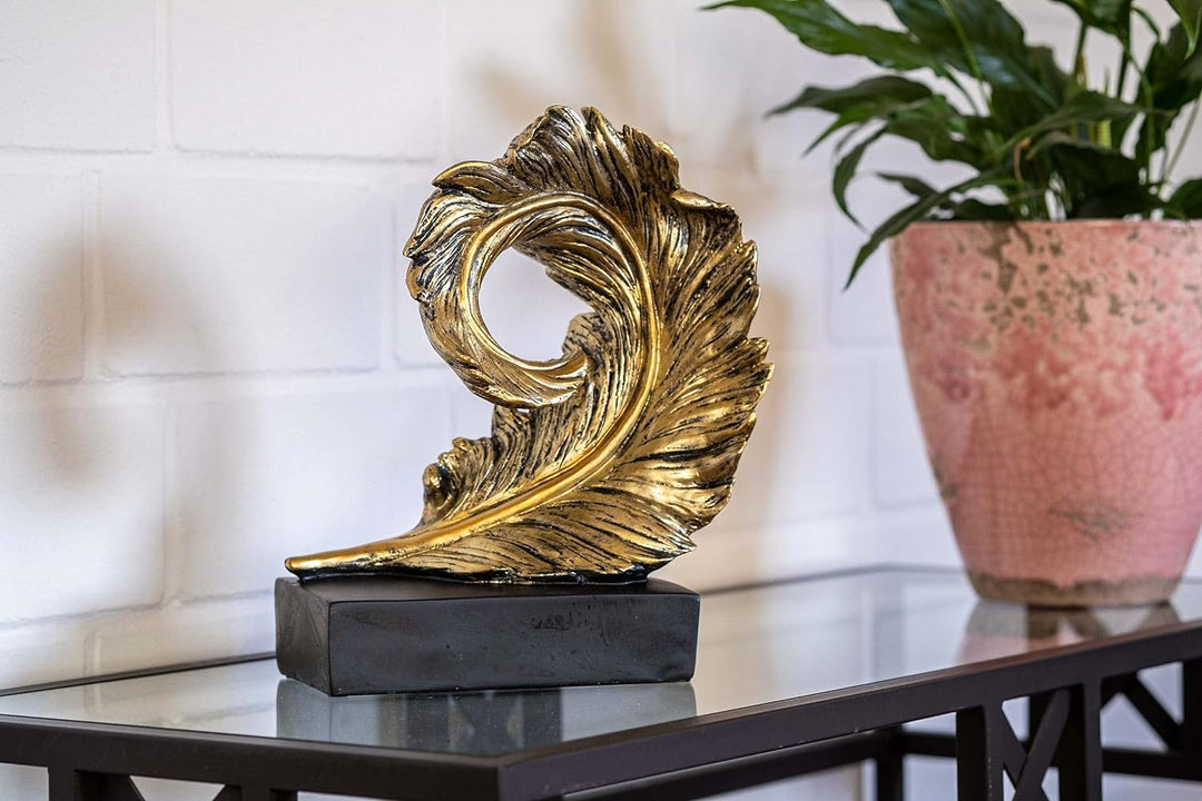 IDYL Moderne Skulptur Figur Resin Feder auf Sockel | goldfb. | Masse: 30x20x11 cm | Material: Polyre