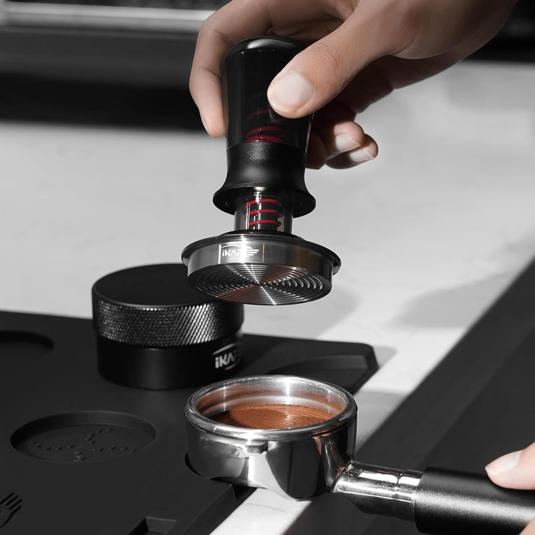 IKAPE 53.3MM Kaffee Tamper für Espresso, Feder kalibriert Tamper mit semi-transparentem Design, geei