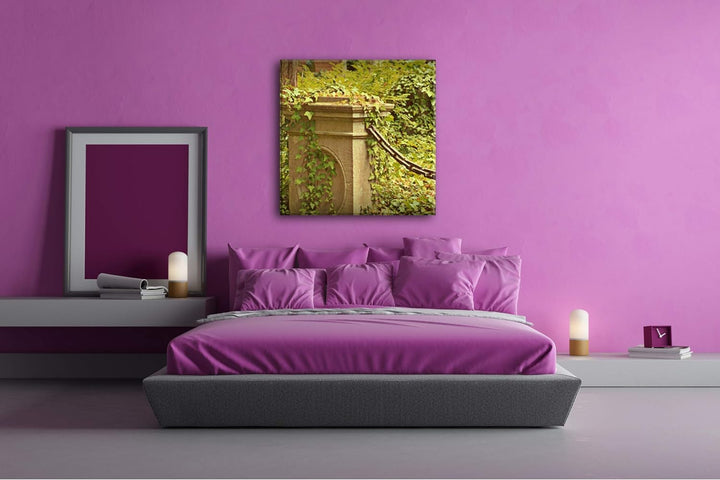 deyoli Efeu bewachsene Steinsäule Format: 60x60 als Leinwandbild, Motiv fertig gerahmt auf Echtholzr