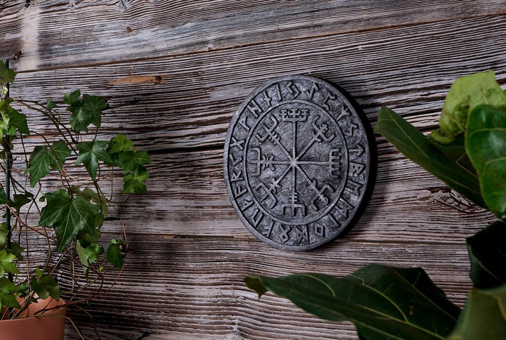Windalf Schwarzes Vikings Holzbild Vegvisir Ø 23 cm Wikinger Kompass Futhark Handarbeit aus Holz