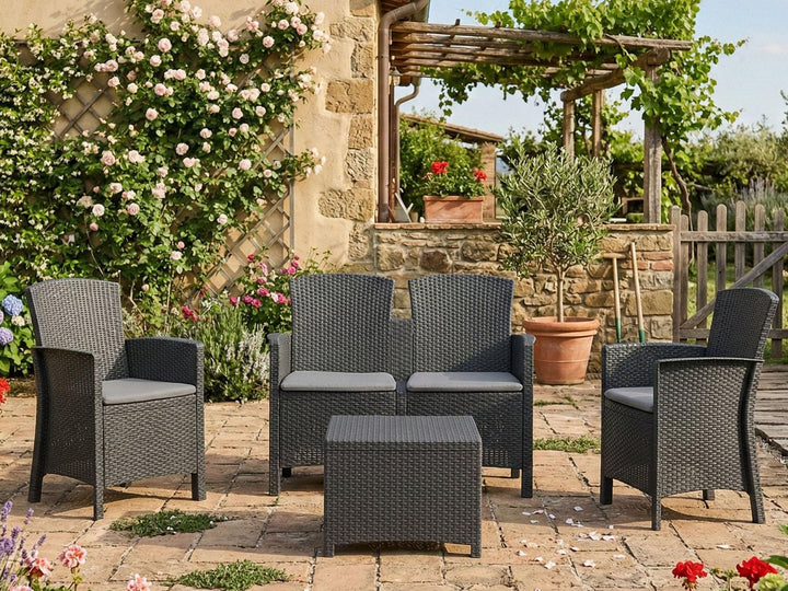 Dmora Urano-Lounge, Gartenmöbel-Set mit Kissen, für den Innen-und Aussenbereich, 100% Made in Italy,
