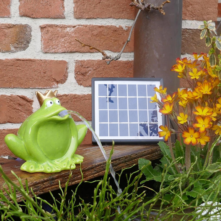 Storm's Gartenzaubereien Wasserspeier Frosch 12cm mit Solarpumpe aus Keramik für Miniteich - Balkon