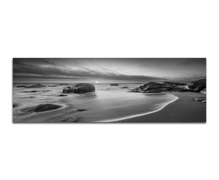 Paul Sinus Art Leinwandfoto als Panorama SCHWARZ/Weiss 150x50cm Meer Strand Steine Sonnenaufgang Wol
