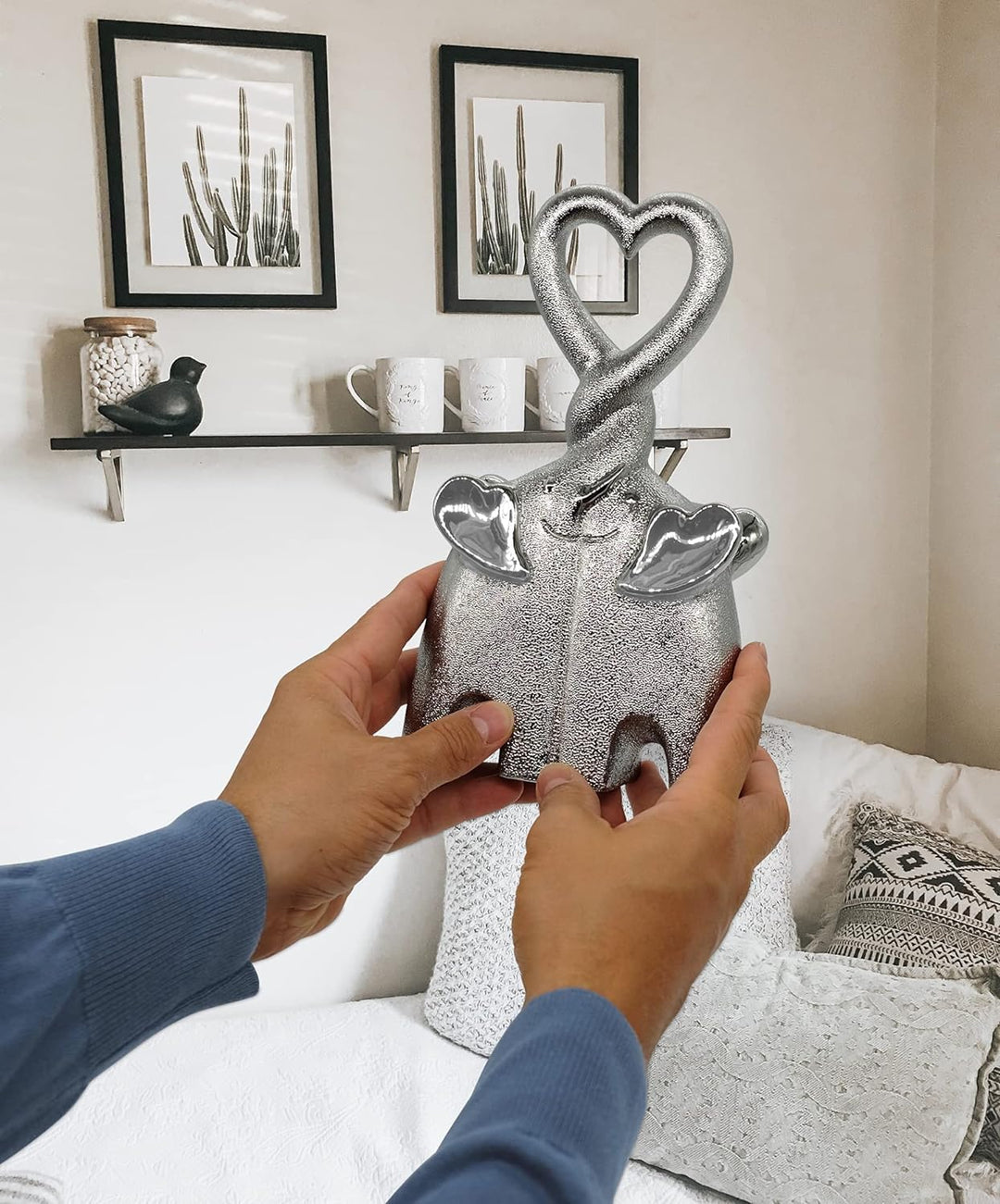 FeinKnick Dekofigur herzendes Elefanten-Pärchen - Keramik Deko Figur Elefant 23cm hoch - Moderne Dek