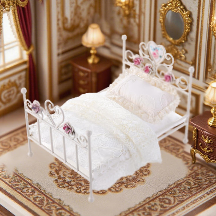 1:12 Puppenhausmöbel Viktorianisches Bett, Weisses Eisenbett mit Blumenverzierungen & Abnehmbarer Be