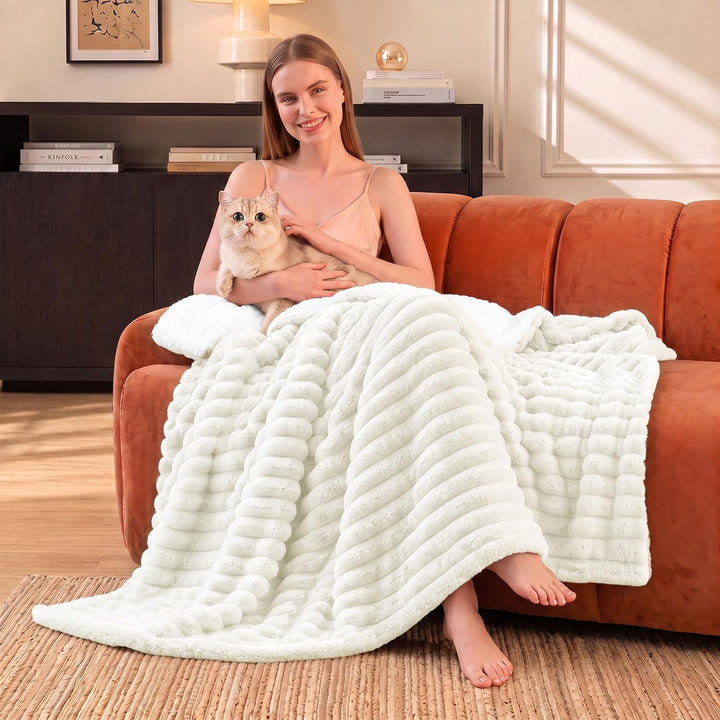 WAVVE Decke Sherpa Kuscheldecke Flauschig Creme - Extra Warme Dicke Weiche Grobe Kordecke Sofaüberwu