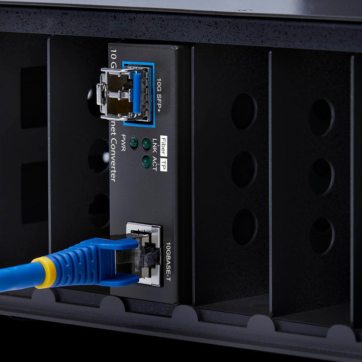 StarTech 10GbE Open SFP+ Glasfaser Konverter, 10GBASE-X (MCM10GSFP2) | RJ-45 auf 10GBASE-X SFP+, Sin