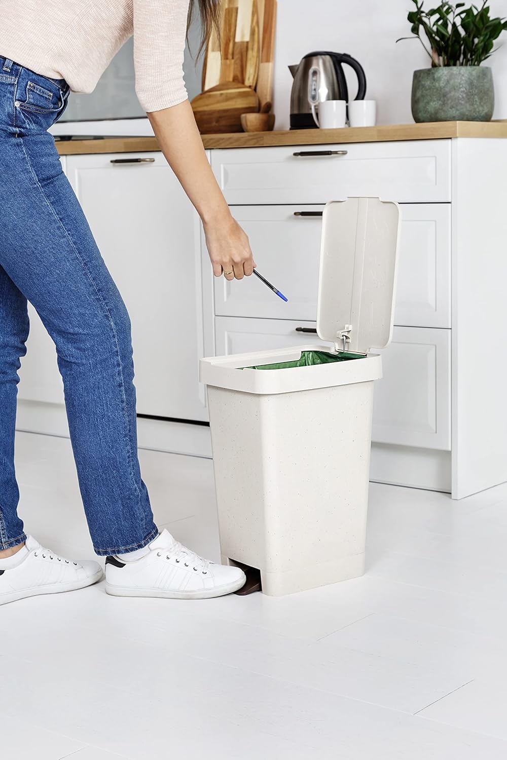 TATAY Smart 25L Mülleimer mit Pedal | Kompaktes und funktionales Design | Für Innen Und Aussen | Für