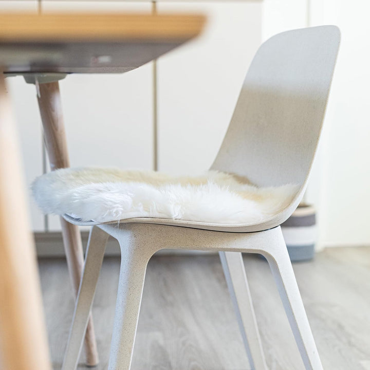 Nordic Sheep Lammfell Kissen 40x40 cm | Weiches Fell für Stühle & Sofa | Gemütliches Sitzkissen & La