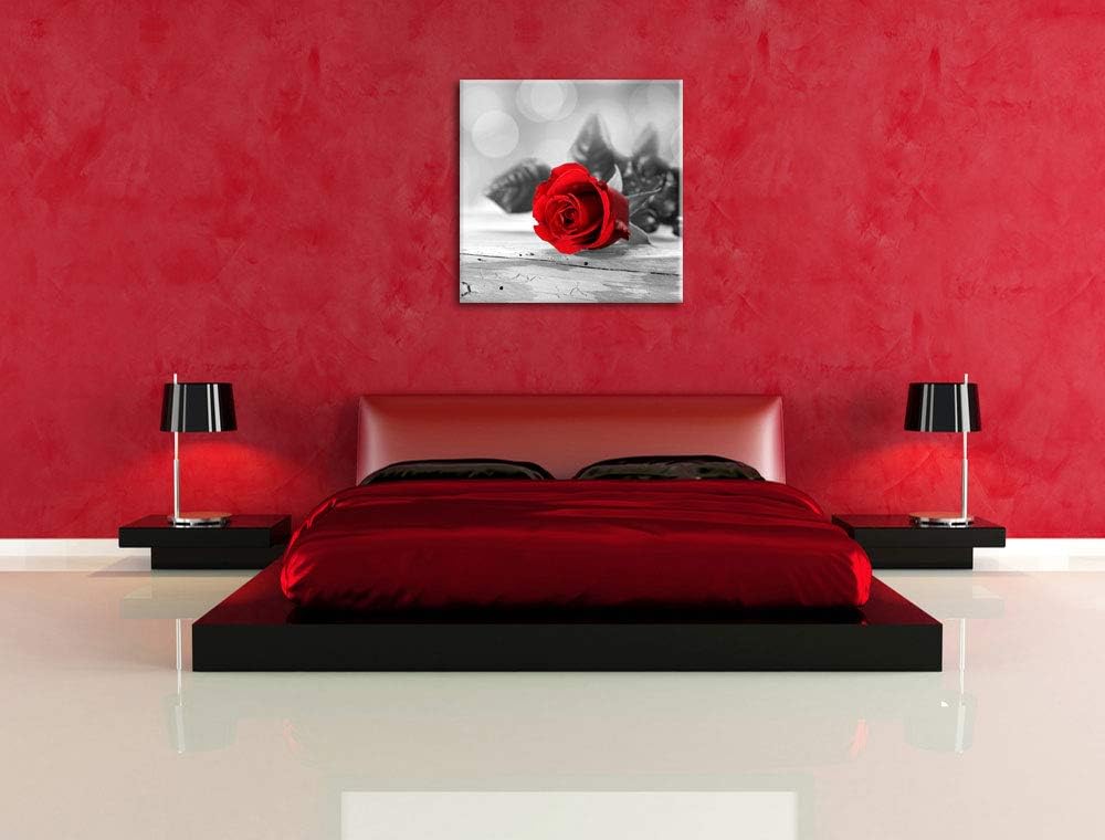 Pixxprint schöne Rose auf altem Holztisch schwarz/weiss, Format: 70x70 auf Leinwand, 70x70