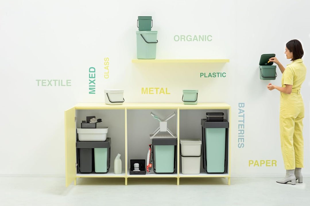 Brabantia Sort & Go Abfalleimer mit Deckel 3 L (grau), platzsparender Biomüll Behälter mit Griff, ab