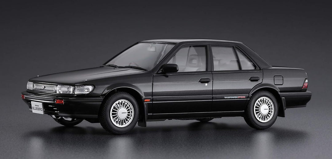 Hasegawa HC33 1/24 Nissan Bluebird 4-Türer, Sedan, SSS-Attesa Plastikmodellbausatz, Geformte Farbe