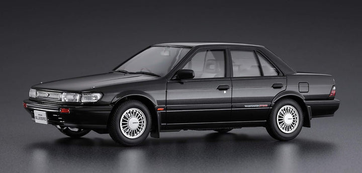 Hasegawa HC33 1/24 Nissan Bluebird 4-Türer, Sedan, SSS-Attesa Plastikmodellbausatz, Geformte Farbe