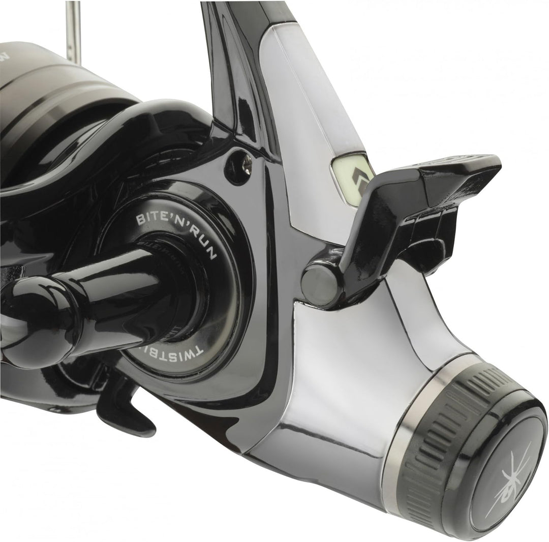 Daiwa - Black Widow Baitrunner/Freespool Rollen Grössen 3500A/4000A/4500A/5000A Karpfen Hecht Lachs