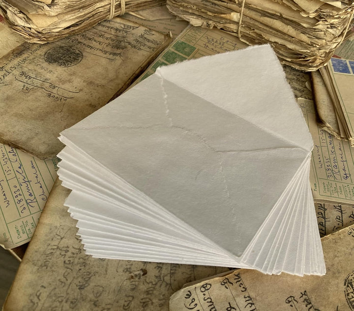 Wanderings Elfenbein Papierumschläge - 13 x 18cm - Handgemachte Umschläge Mit Rauer Kante - 25 Stück
