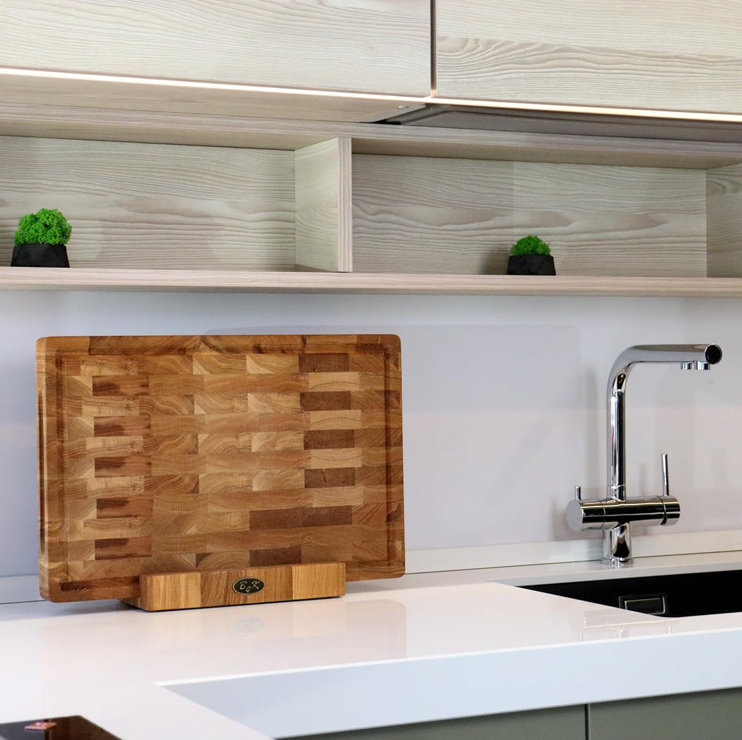 B4K® Schneidebrett mit Ständer aus Eiche Stirnholz 45 × 30 × 4 cm – Massiver Hackblock | Antibakteri