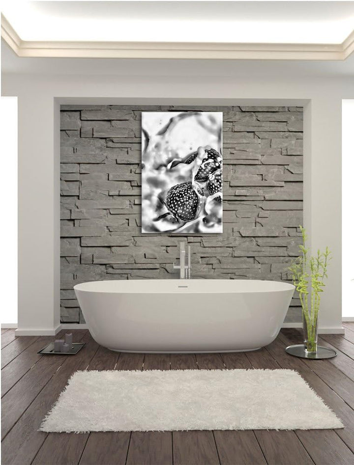 Pixxprint Monocrome, Erdbeeren in Milch Erdbeermilch, Format: 100x70 auf Leinwand, XXL riesige Bilde