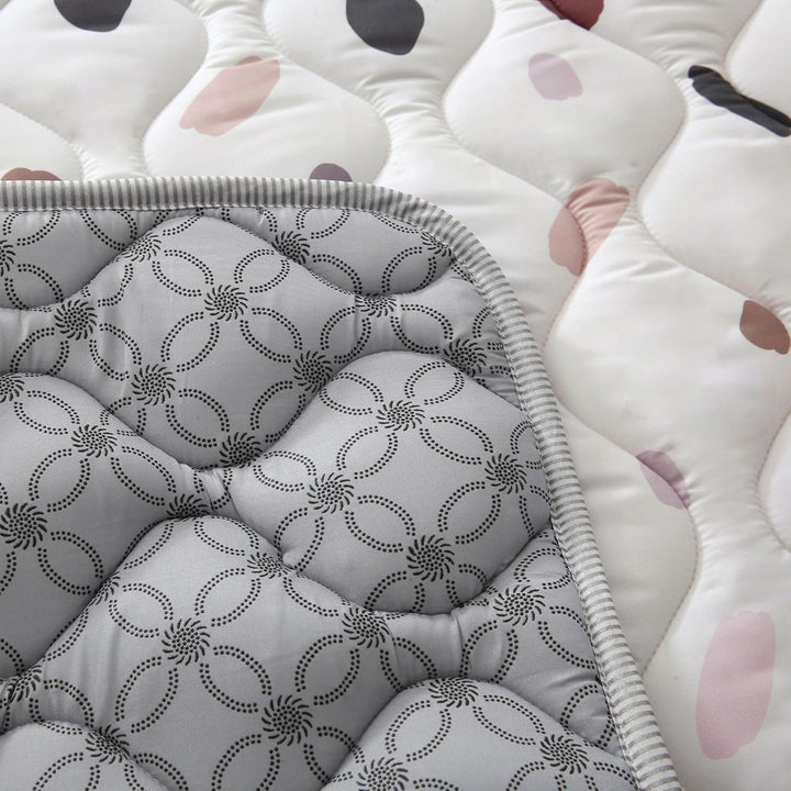 Gesteppte Krabbeldecke Baby 127cm, Konfetti – extra Dicke 1,5cm weiche Baby Krabbelmatte – Baby Spie