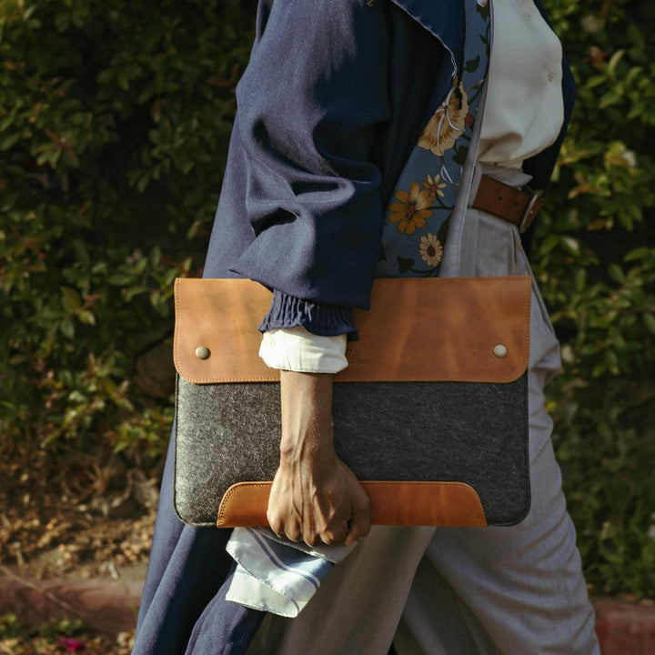 MegaGear MacBook-Tasche aus echtem Leder und Fleece, Laptop-Hülle für MacBook Pro und MacBook Air Hü
