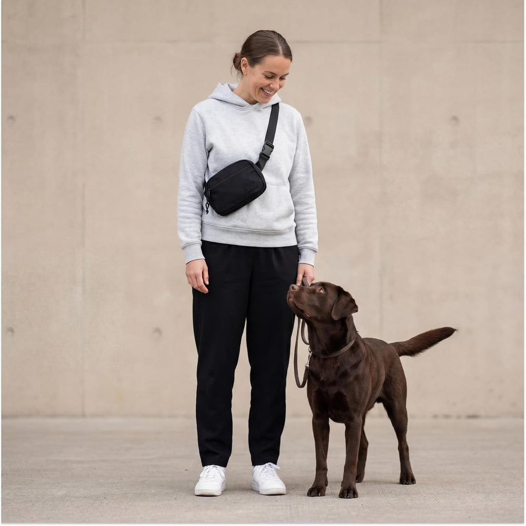 Fluffez Leckerlitasche für Hunde – Bauchtasche mit verschliessbaren Innentaschen und separatem Reiss