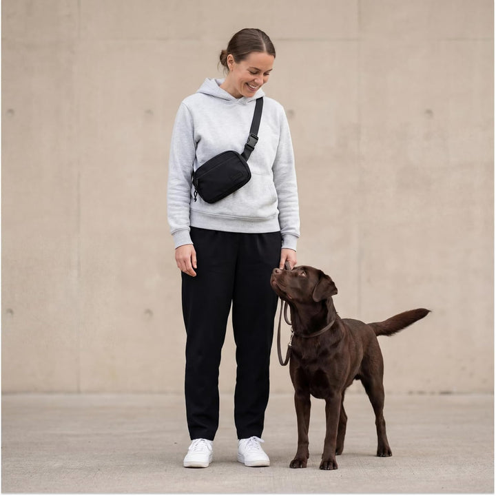 Fluffez Leckerlitasche für Hunde – Bauchtasche mit verschliessbaren Innentaschen und separatem Reiss