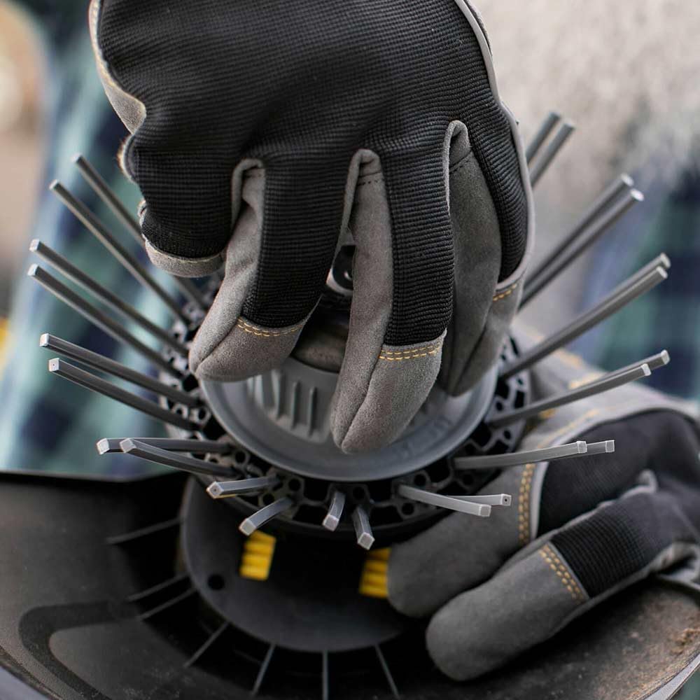 Kärcher 18 V Akku-Unkrautentferner WRE 18-55, Nylonborsten-Kopf mit max. 2.800 U/min, schwenkbarer R