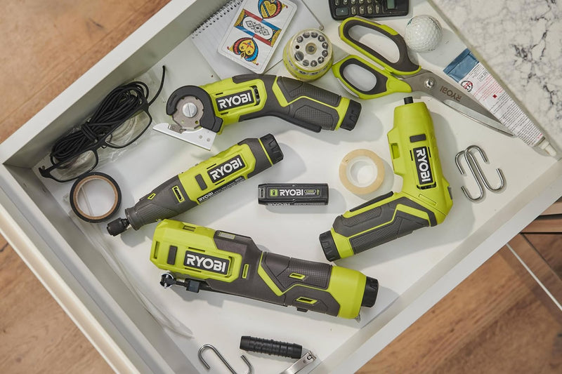 RYOBI 4 V USB-LITHIUM 3er Akku-Ladegerät RC43P, Sequenzielles Ladegerät mit bis zu drei Akku Steckpo