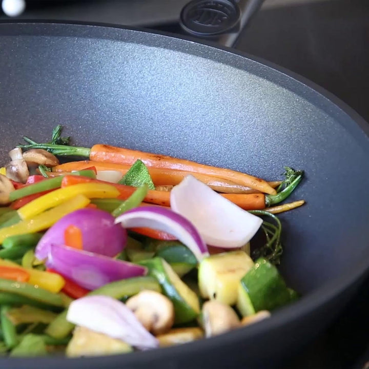 SKK grosser 2-tlg. Wok Ø 28 cm mit Griff - ohne Induktion - Aluguss Antihaft Stielwok mit glattem Bo