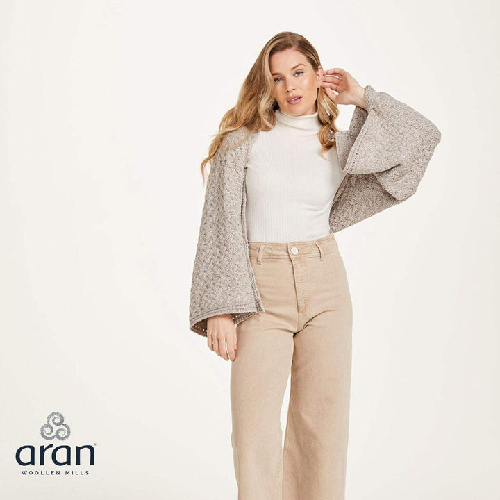 Irischer Aran Poncho Strickponcho Umhang Wollponcho aus 100% Merinowolle für Damen Einheitsgrösse Ge