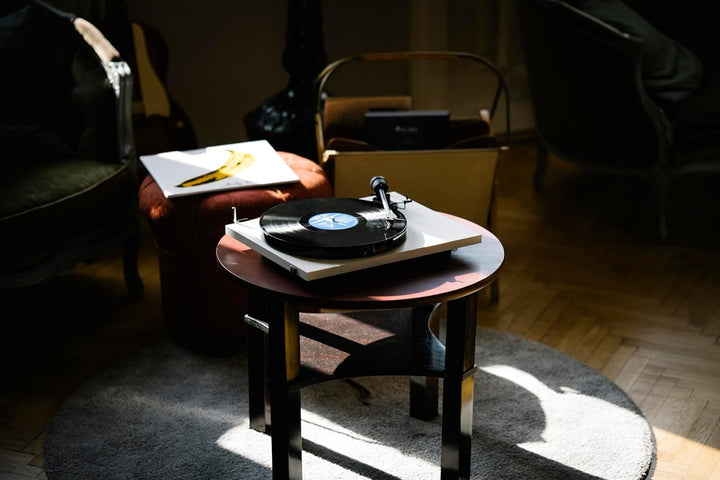 Pro-Ject E1, Plug &amp; Play Einsteiger Plattenspieler mit OM5e System und elektronischer Geschwindigkei