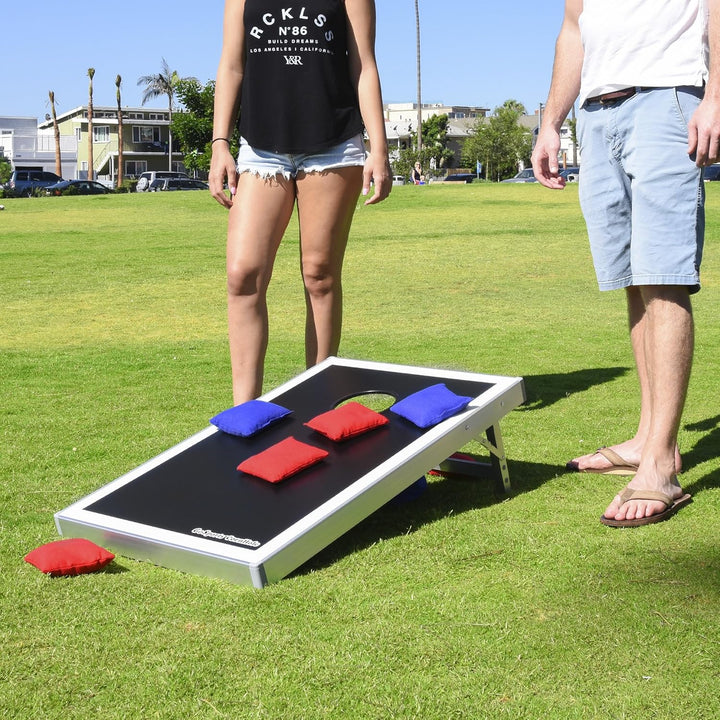 GoSports Cornhole Bean Bag Toss Game Set – hochwertiger Aluminiumrahmen Black Edition, Black Edition