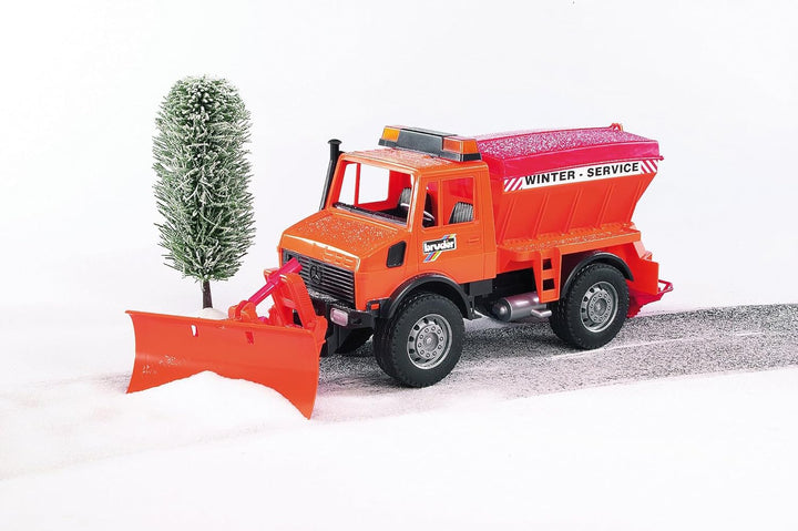 bruder 02572 - MB-Unimog Winterdienst mit Räumschild - 1:16 Fahrzeuge, Schneepflug, Schneeräumer, St