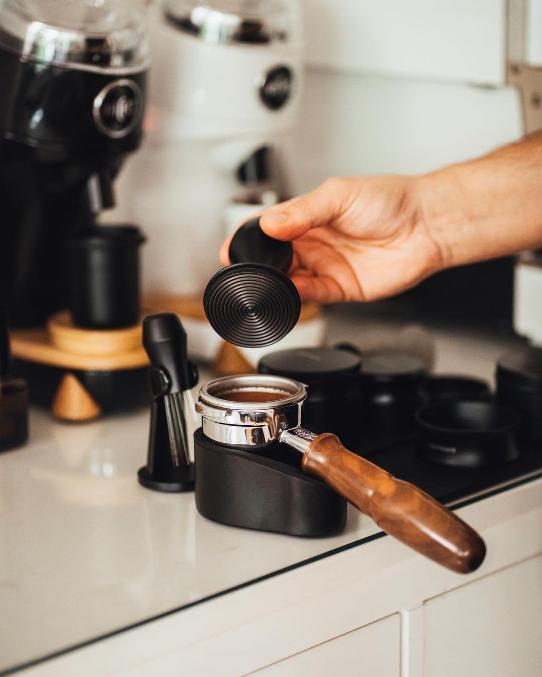 Normcore Kaffee Tamper mit Base Ripple 58.5mm - Titan-PVD-Beschichtung - Barista Stempel mit 15lb /
