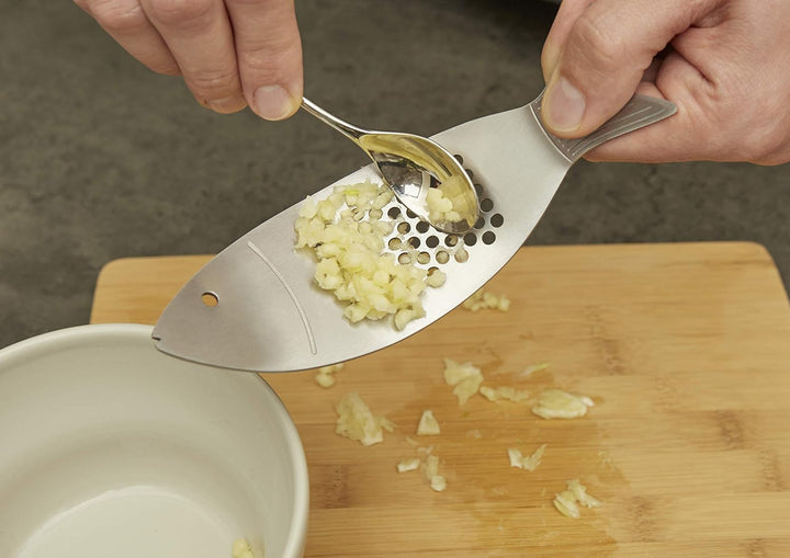 Kikkerland Fish Garlic Press (CU281) - Knoblauchpresse für Küchenanfänger und -enthusiasten, humorvo