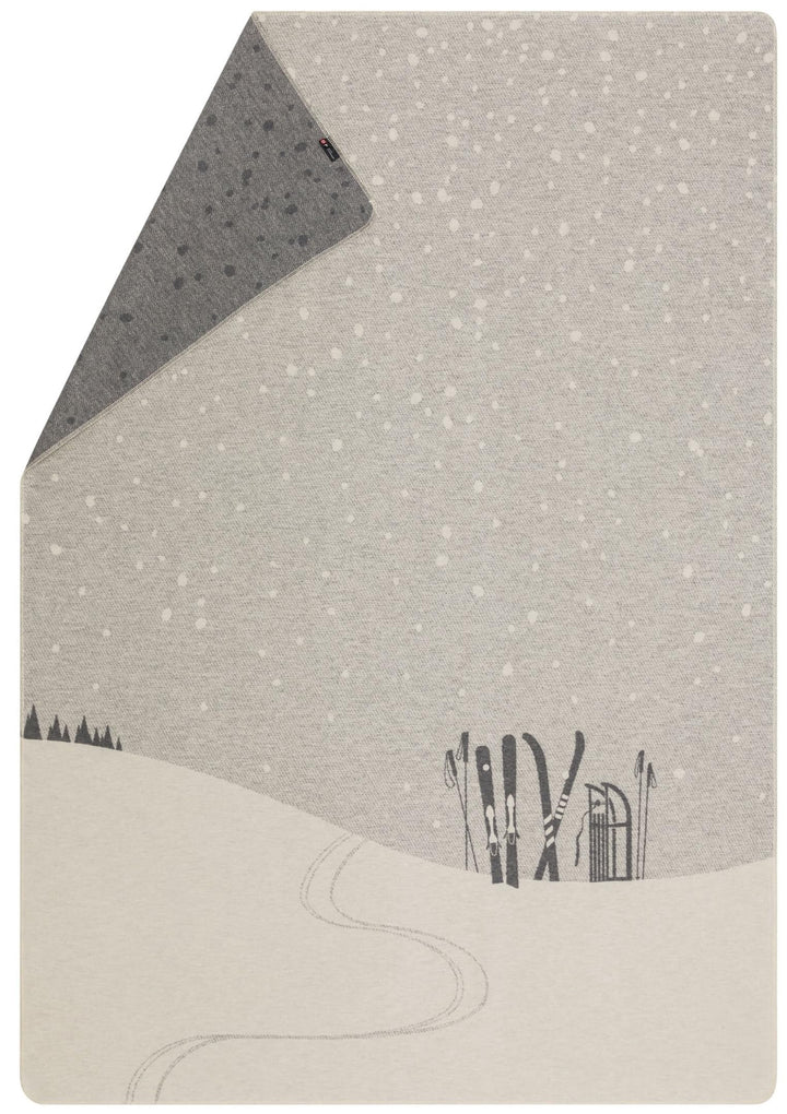 David Fussenegger Wohndecke Silvretta 'Ski, Rodel' 140 x 200 cm Rohweiss- Grau