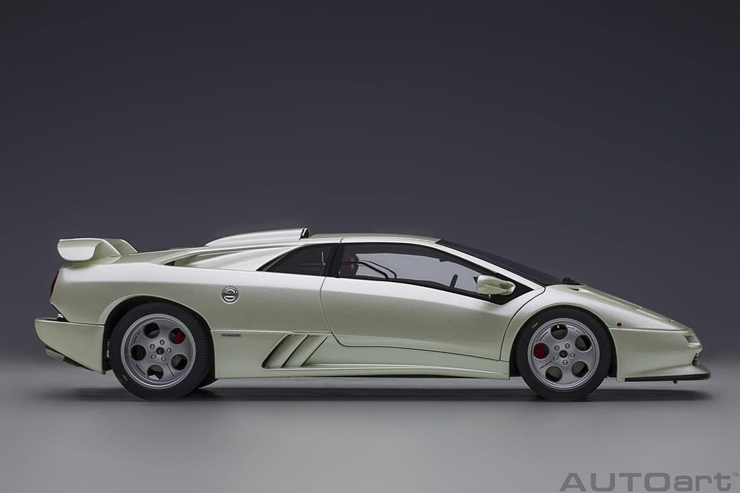 AUTOart Lamborghini Diablo SE30 JOTA weiss metallic Modellauto 1:18