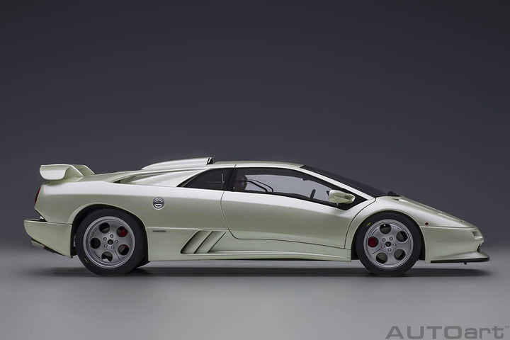 AUTOart Lamborghini Diablo SE30 JOTA weiss metallic Modellauto 1:18