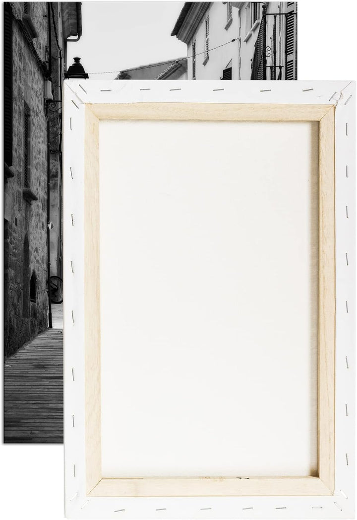 Fussweg in der Altstadt Format: 100x70 cm Effekt: Schwarz&Weiss als Leinwandbild, Motiv fertig gerah