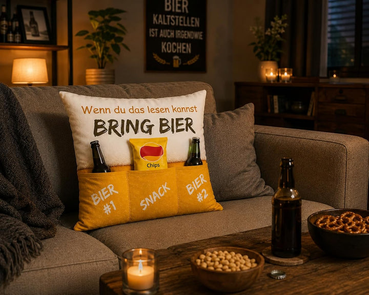 KAMACA Bierkissen mit 3 Taschen 43x43 cm – Flauschig gefülltes Kissen mit Spruch „Bring Bier“ – Lust