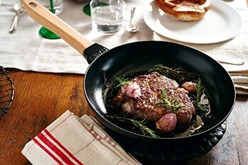 STAUB Gusseisen Pfanne mit Holzgriff, 26 cm, Induktionsgeeignet, Schwarz, 26 cm