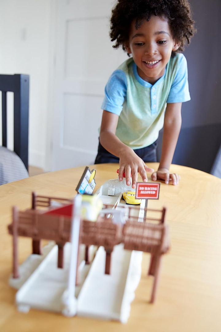 Disney Pixar Cars DVT47 - Disney Cars 3 Fireball Beach Renntraining Spielset