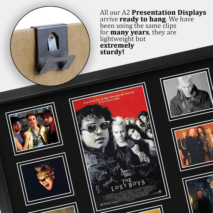 HWC Trading FR A2 Lost Boys Geschenke Geducktes Signiertes Autogramm Präsentationsdisplay für Fans v