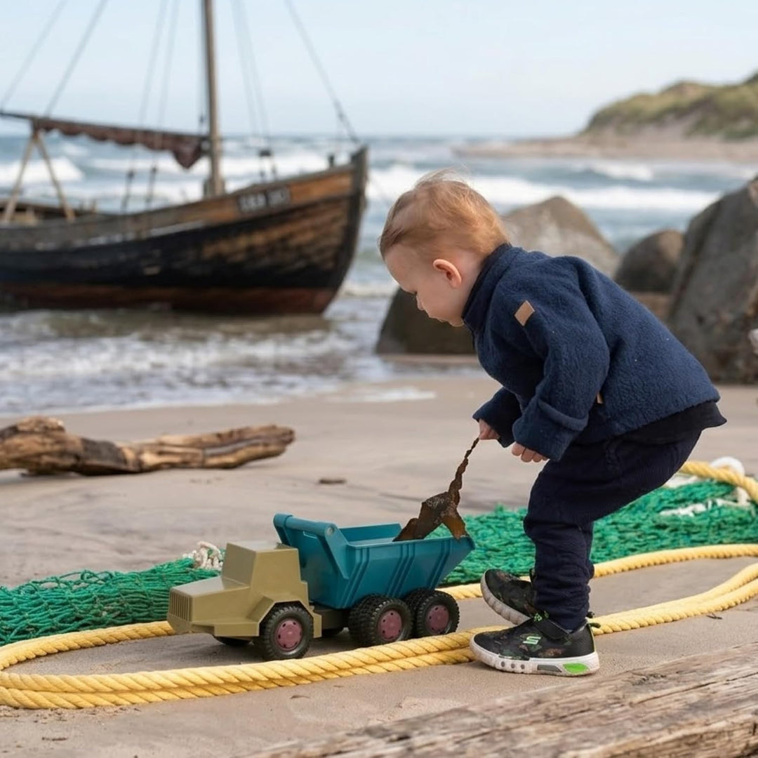 Dantoy Blue Marine Dumper – Muldenkipper aus 100% recyceltem Meeresplastik, Sandspielzeug ab 2 Jahre