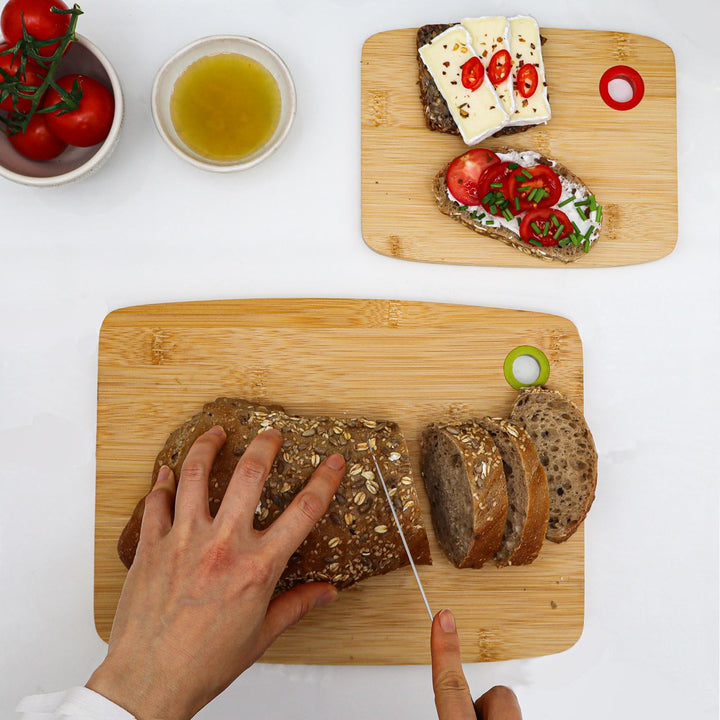 DuneDesign Massiv & Beständig: Farbcodiertes Schneidebrett Bambus 2er Set - 30x22cm Antibakterielles