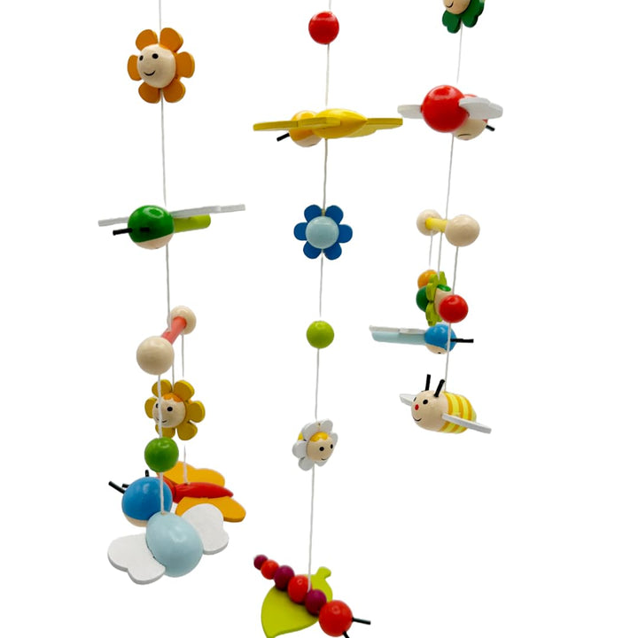goki 52924 Mobile 3-D Frühlingswiese aus Holz, Blumen und Bienen, Tiere, zugucken und staunen, 24x45