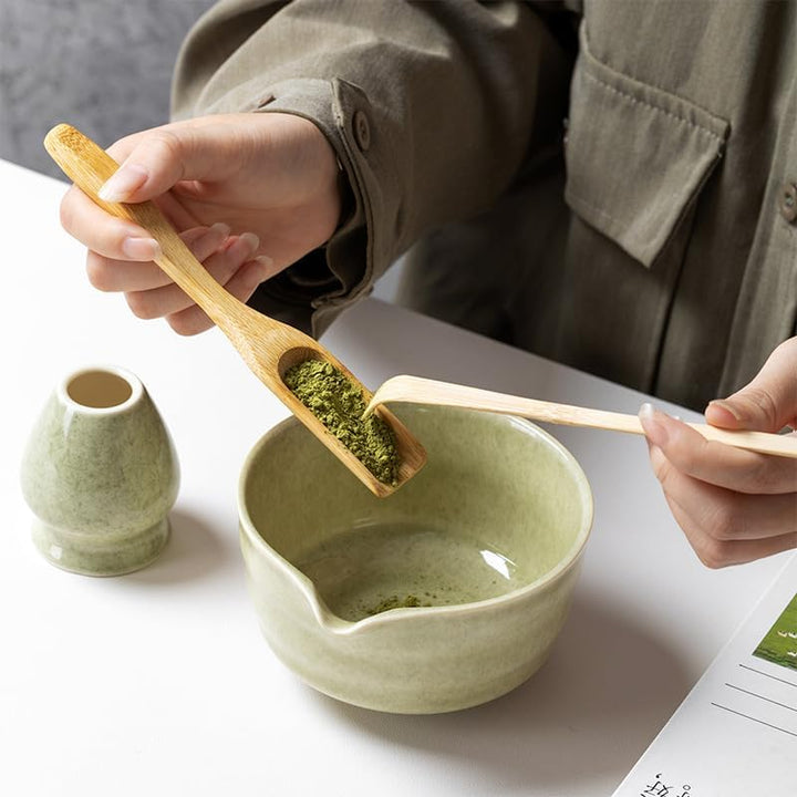 Matcha Set 4-teilig – Japanisches Matcha Tee Set mit Keramik Schale, Bambus Besen, Besenhalter & Cha