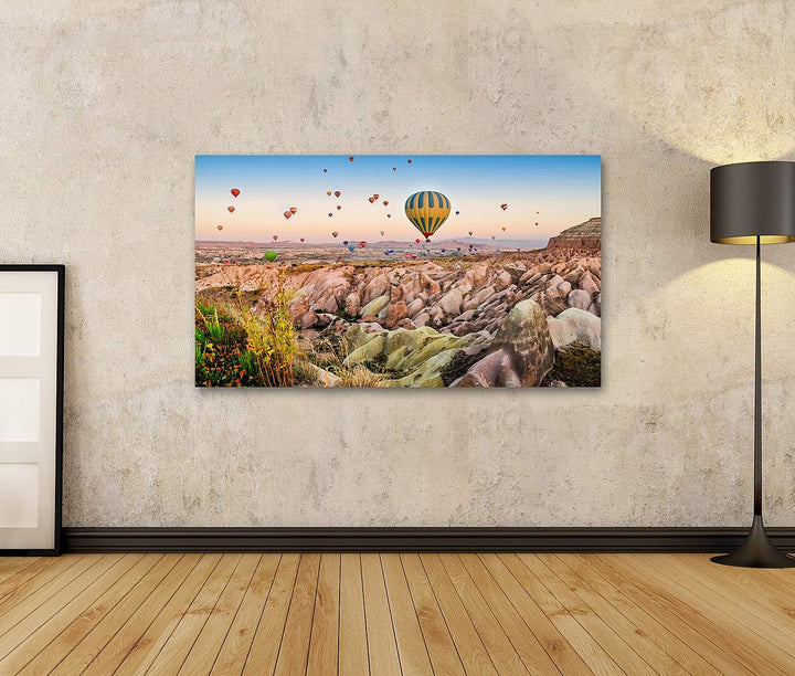 islandburner Bild auf Leinwand Heissluftballon Fliegt Über Felslandschaft Kappadokien Türkei Im Sept