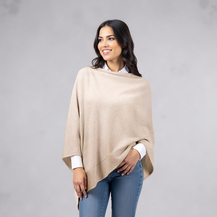 GIESSWEIN Merino Lambswool Poncho - Damen Feinstrick Überwurf aus Merinowolle, Wool Cape, Frauen Str